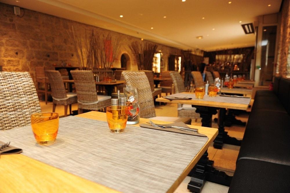 Hotel Le Chateau Fort De סדאן מראה חיצוני תמונה